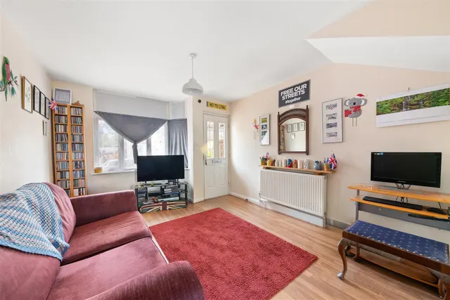 Chelston Approach, Ruislip, photo 3