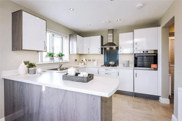 Standenhall Drive, Burnley, BB10, photo 2