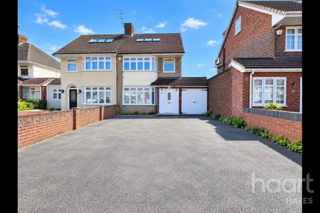 Barnhill Road, Hayes, UB4, photo 1