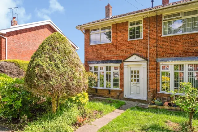 Langley Close, Wirral, photo 1