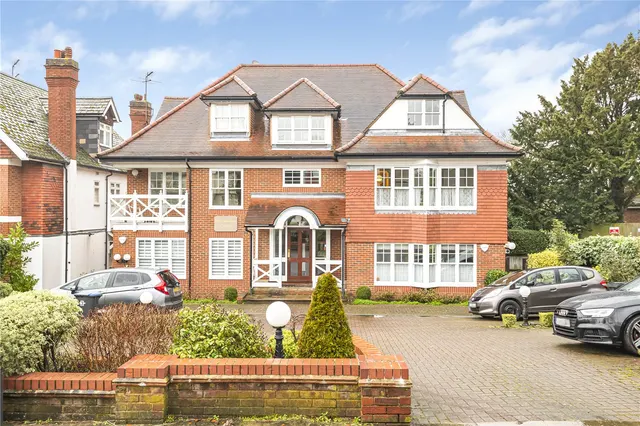 Photo 2 — Crescent East, Hadley Wood, EN4 0EY