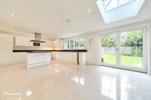 Woods Lane, Cliddesden, RG25, photo 3