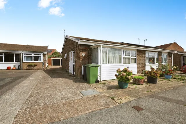 Old Orchard Place, Hailsham, BN27, photo 1