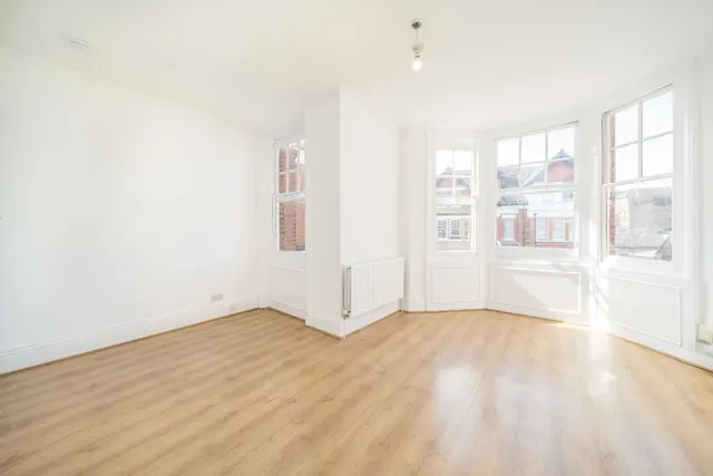 Gleneldon Road, SW16, photo 3