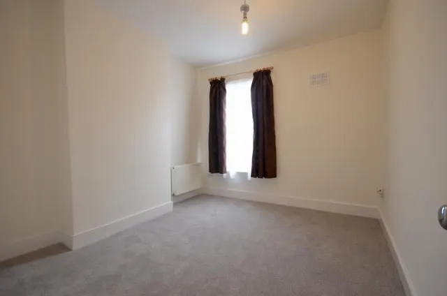 Photo 3 — Nascot Street, Watford