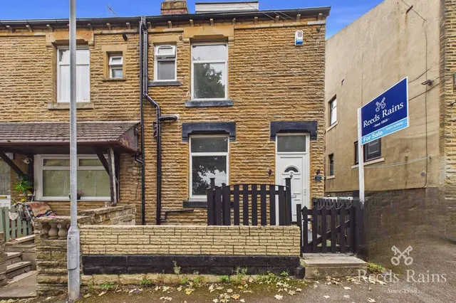North Bank Road, Batley, West Yorkshire, WF17, photo 1