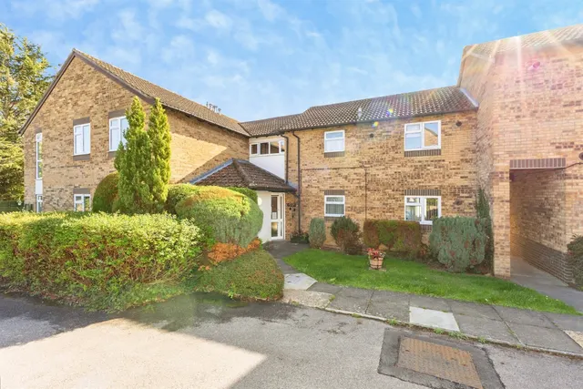 1 bedroom flat, Larks Meade, Earley, RG6