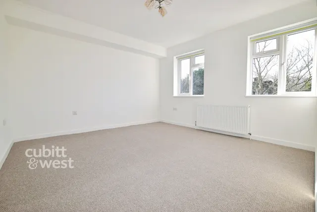 The Spinney Pulborough, RH20, photo 3