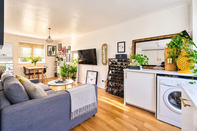 Hatfield Road, London, E15, photo 3