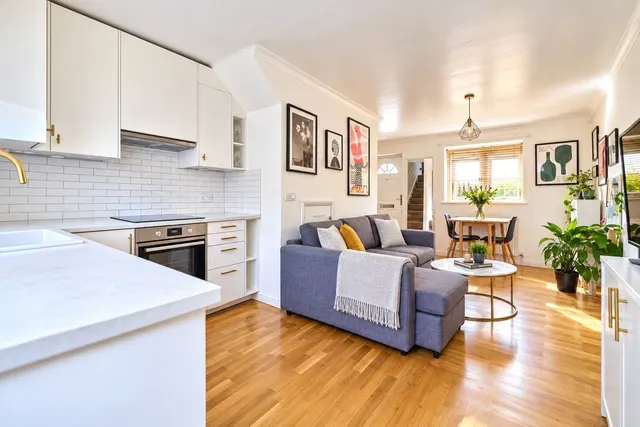 Hatfield Road, London, E15, photo 1