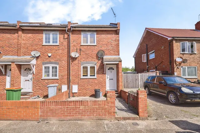Hatfield Road, London, E15, photo 1
