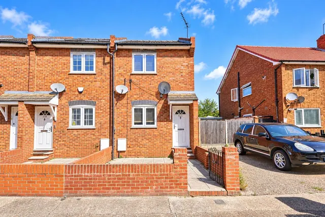 Hatfield Road, London, E15, photo 2