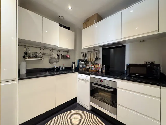 Chronicle Avenue, Ledger Court, NW9, photo 2
