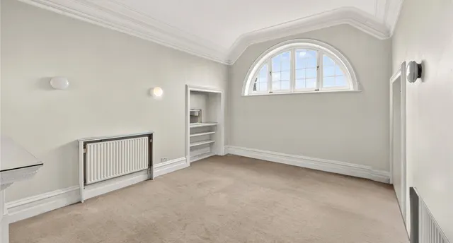 Bedford Court Mansions Bloomsbury ,WC1B, photo 1