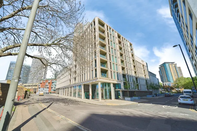 Jupp Road West, London, E15, photo 1