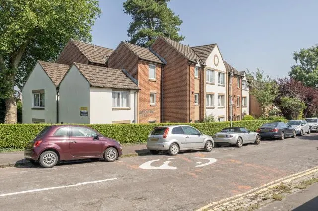 Grovelands Avenue, Swindon, SN1, photo 2