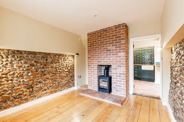 Lovingly Renovated Cottage in the Hea, photo 2