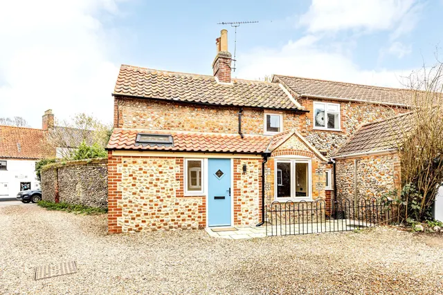 Lovingly Renovated Cottage in the Hea, photo 1