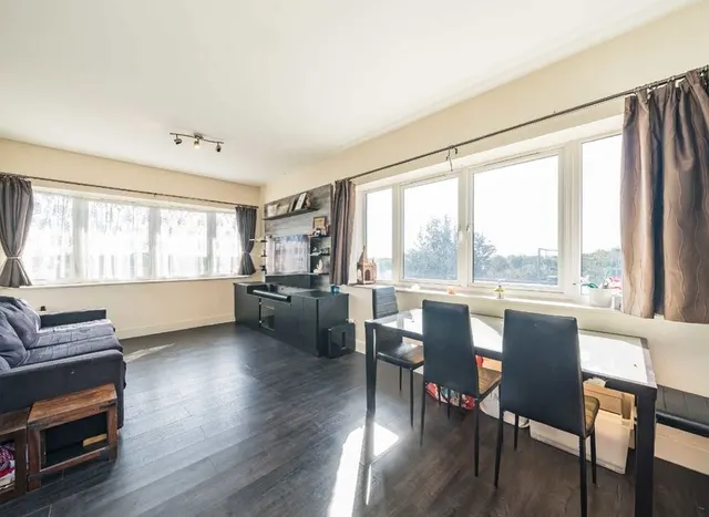 Sundeala Close, Sunbury-On-Thames, TW16, photo 2