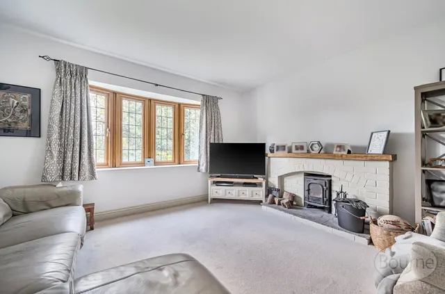 Frensham Road, Lower Bourne, GU10, photo 2