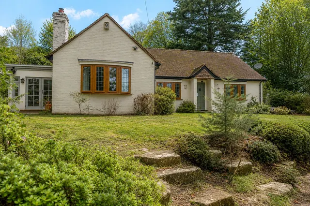 Frensham Road, Lower Bourne, GU10, photo 1