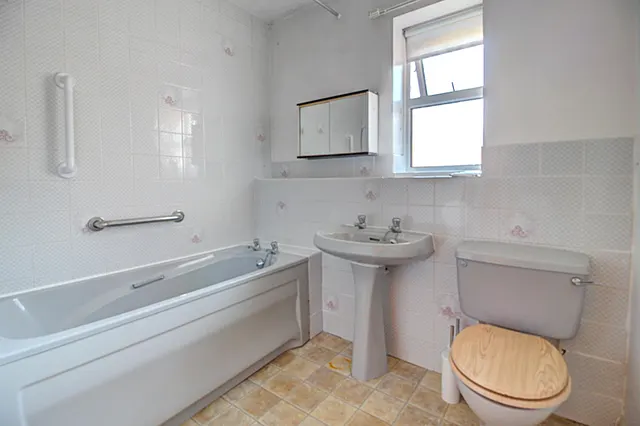 Farm View Drive, Basingstoke, RG24, photo 3