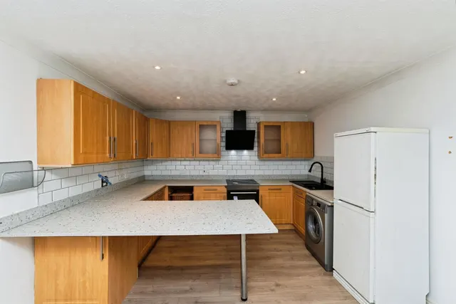 Village Road, Bebington, CH63, photo 3