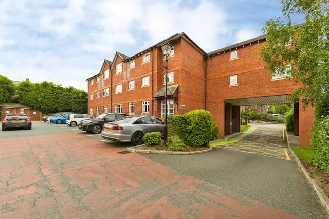 Village Road, Bebington, CH63, photo 1