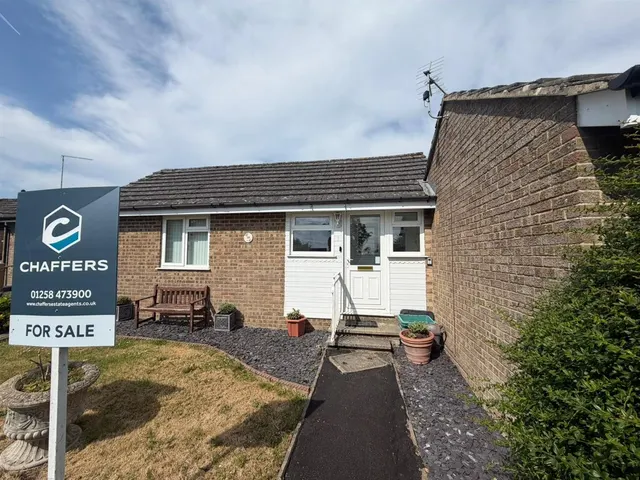 Barnes Close, Sturminster Newton DT10 1BN, photo 1