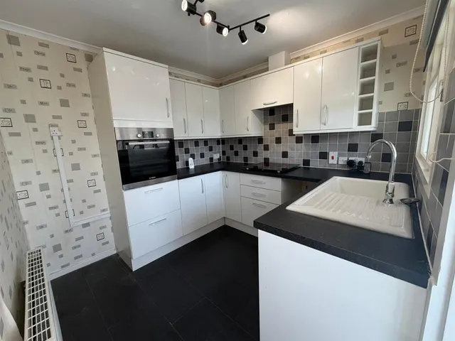 Photo 3 — Barnes Close, Sturminster Newton DT10 1BN