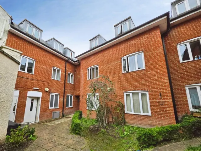 Russell Street, Stroud, photo 1