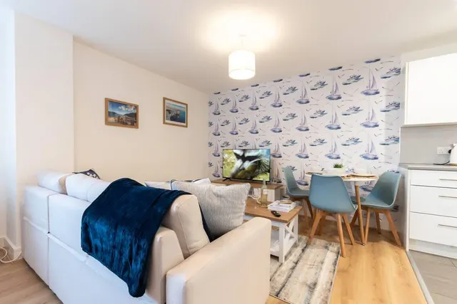 1 bedroom flat — High Street, Poole