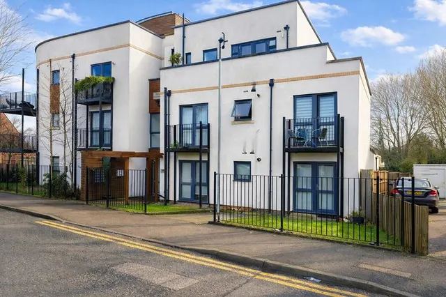 Chandos Parade Buckingham Road, CANONS PARK HA8 6DX, photo 1