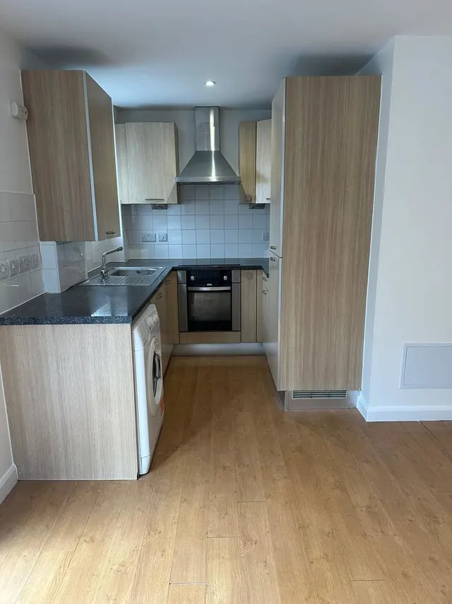 Photo 2 — Chandos Parade Buckingham Road, CANONS PARK HA8 6DX