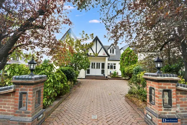 Ardleigh Green Road, Borders of Emerson Park, RM11, photo 1