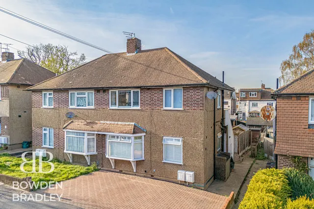 Brunswick Gardens, Hainault, IG6, photo 1