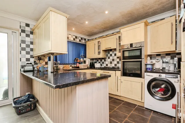 Queens Drive, Rowley Regis, B65, photo 3