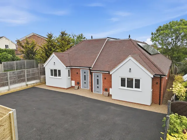 Peachtree Close, Hainault, IG7 5QS, photo 1