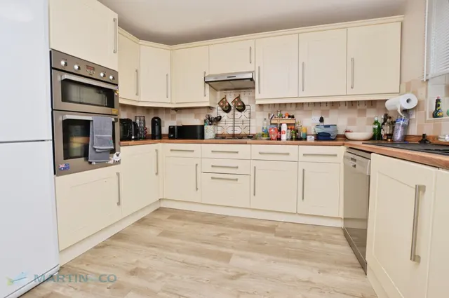 Candlerush Close, Woking, GU22, photo 3