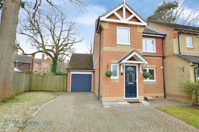 Candlerush Close, Woking, GU22, photo 1