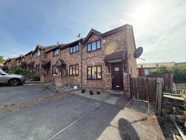Castle Hill View, Heckmondwike, photo 1
