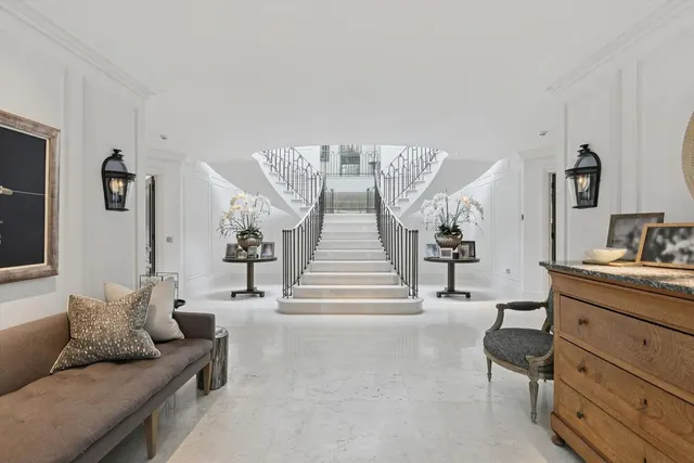 Esher Park Avenue, Esher, KT10, photo 2