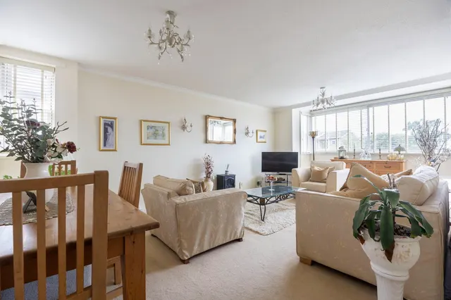 Evesham Road, Cheltenham, GL52, photo 2