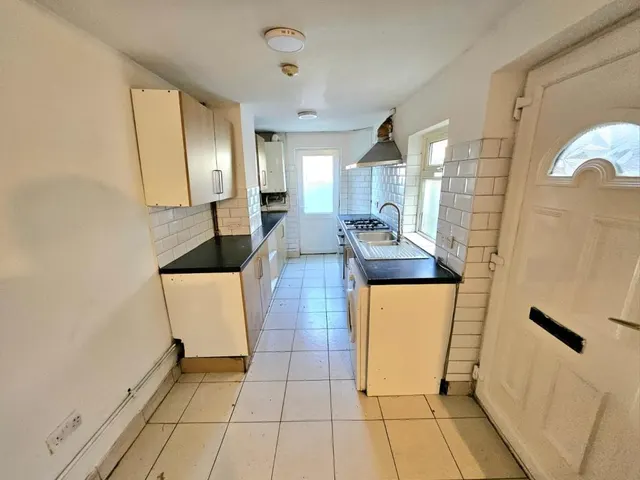 Broom Lane, Levenshulme, M19, photo 3