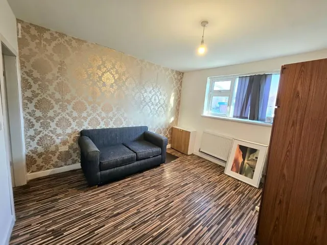 Broom Lane, Levenshulme, M19, photo 2