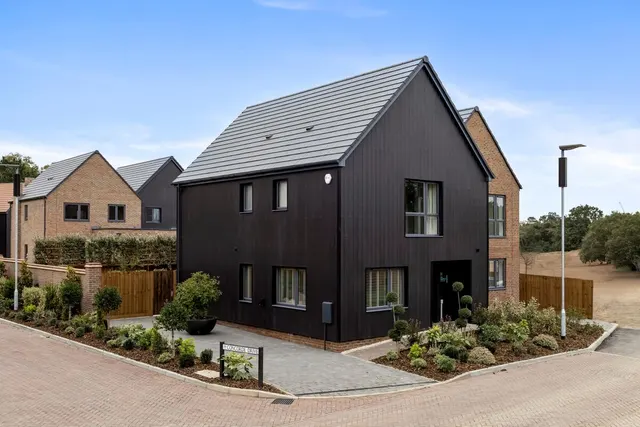 Brooklands Grove, Weybridge, KT13, photo 1