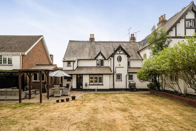 Sharps Lane, Ruislip, HA4, photo 1