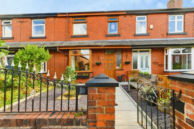 Harvey Street, Bury, BL8, photo 1