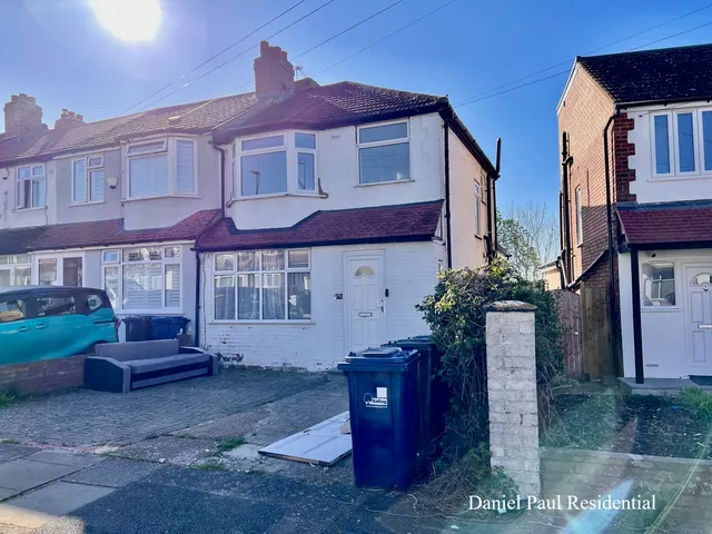 Conway Crescent, photo 1