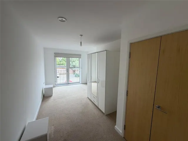 Telford Road, London, N11, photo 3